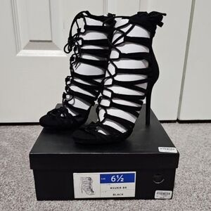 Liliana Women's Lace Up High Heel Size 6 1/2 * NIB*